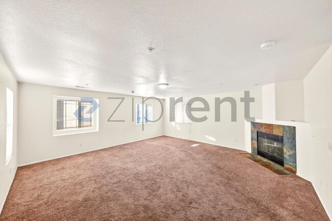 Building Photo - 6085 Medinah St