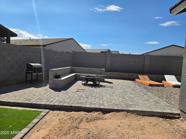 Building Photo - 11854 N Uphoff Dr