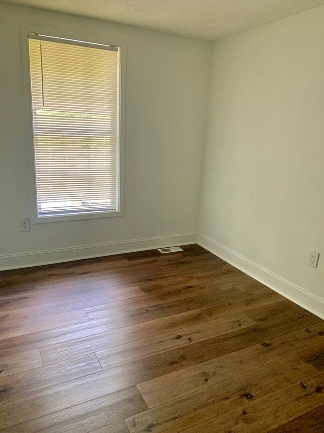 Building Photo - Gorgeous 3 Bedroom Townhouse in King George