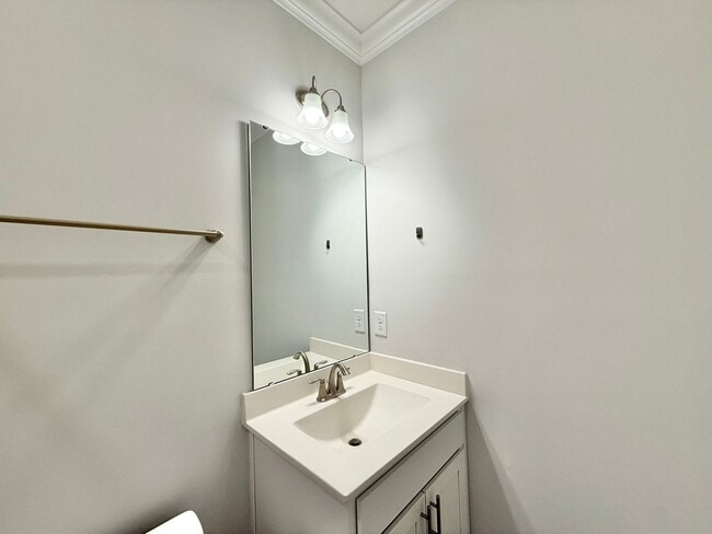 Building Photo - Gorgeous 5BD, 3BA Raleigh Home with Tons of Modern Upgrades in an HOA Community with Premier Amen...