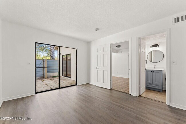 Building Photo - 1601 Challenger Ct W