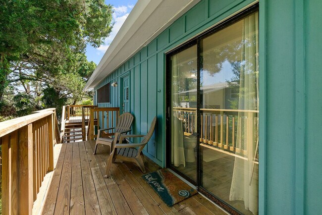 Building Photo - 152 Manresa Rd