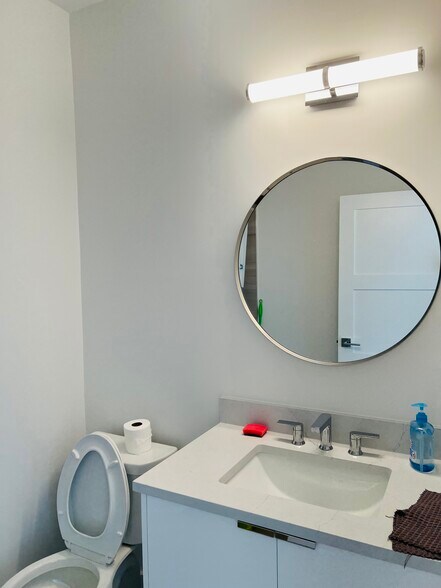 Building Photo - 28 South St