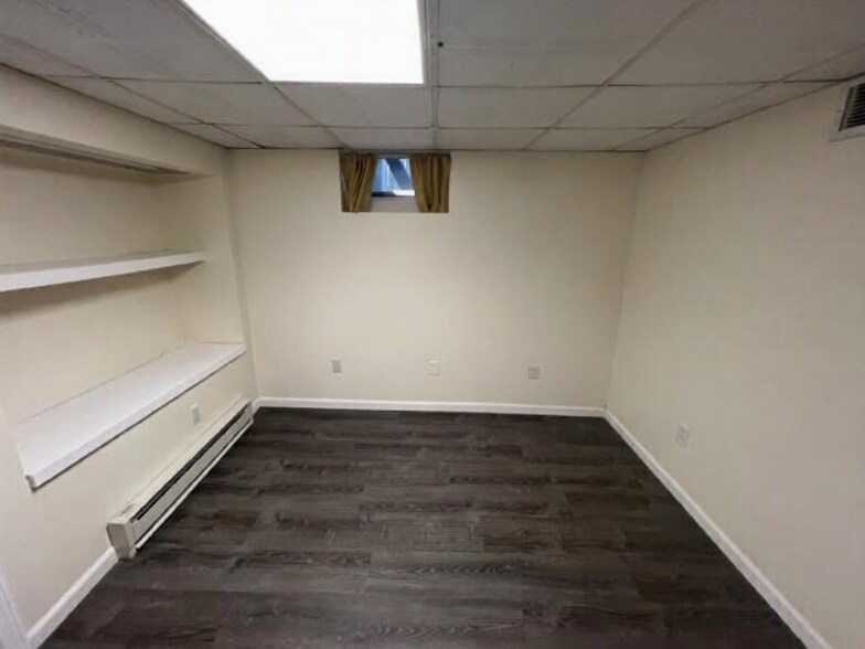 Building Photo - 10 Wallace St