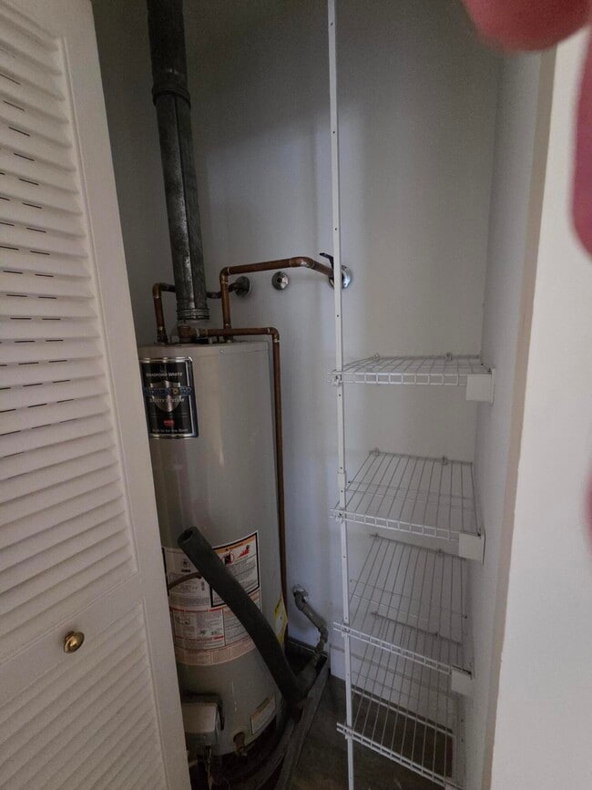 Building Photo - 6274 Seven Springs Blvd