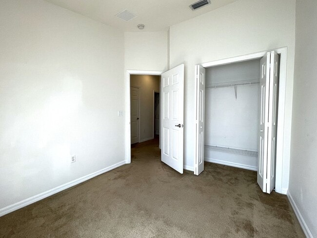 Building Photo - 3/2.5 Townhome in Pinellas Park Available Immediately