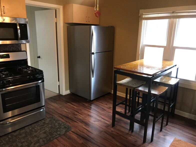 Building Photo - 1947 E 120th St