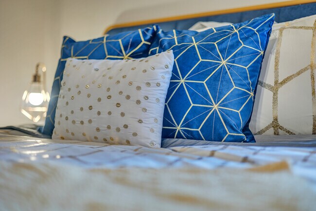 Building Photo - 2160 Lenox Rd NE