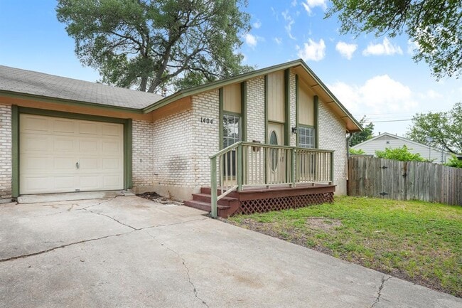 Building Photo - 1404 Valleyridge Cir