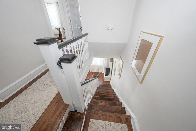 Building Photo - 227 E Hathaway Ln