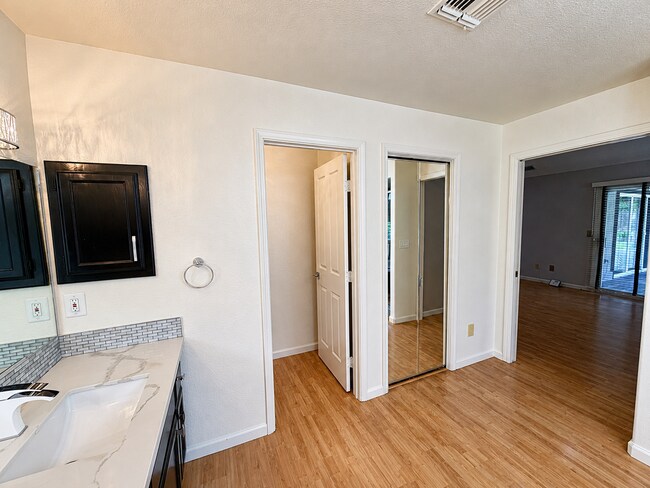 Building Photo - 8036 Glenbar Way