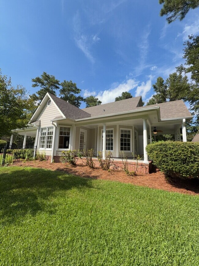Building Photo - Beautiful 4 Bedroom, 3 Bath Home-211 Bethesda Ct.