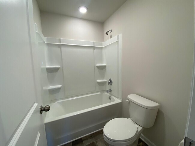 Building Photo - 6015 Weddington Pointe Dr