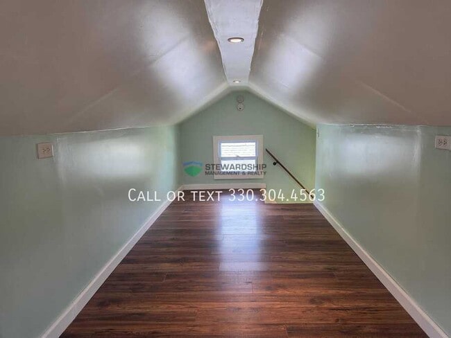 Building Photo - 1717 Bedford Ave SW