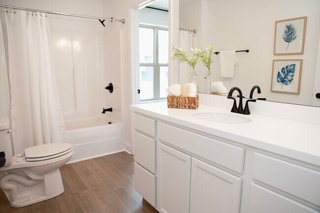 Building Photo - NEWLY RENOVATED with Washer and Dryer Incl...