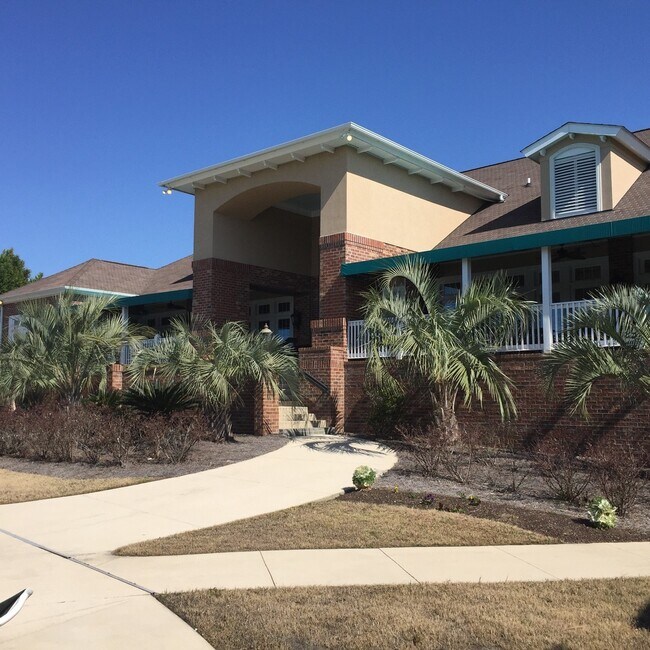 Building Photo - Beautiful 4 Bedroom, 3.5 Bath, Pet Friendl...
