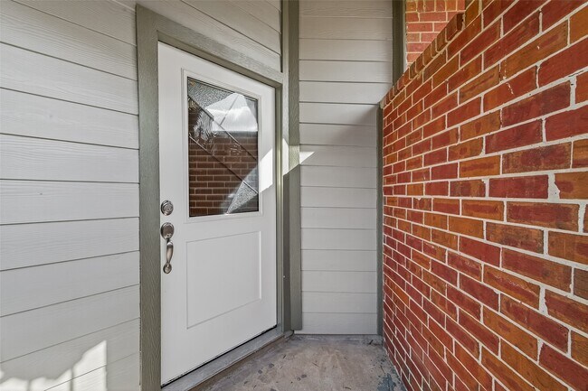 Building Photo - 6619 Misty Dale Dr