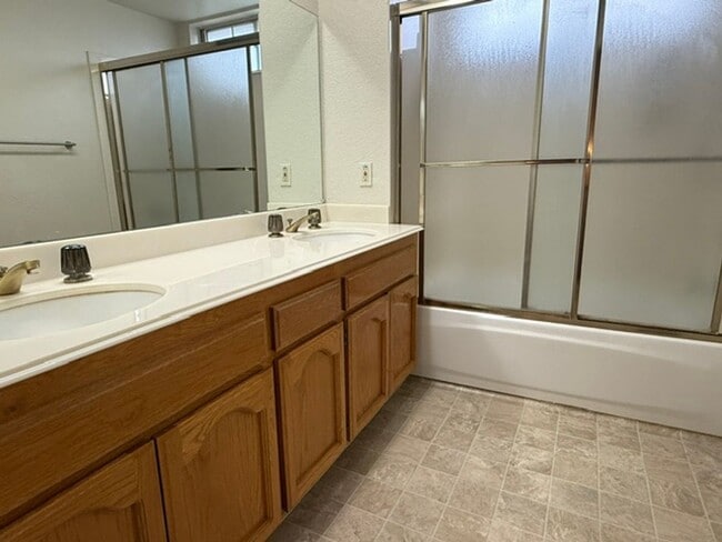 Building Photo - Spacious 3 Bedroom 2.5 Bath Two Story Home in Desirable Almaden Neighborhood