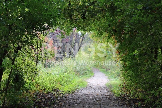 Building Photo - Available Now Spacious 1 bedroom 1 bath lower level Condo in Richfield -- 55+