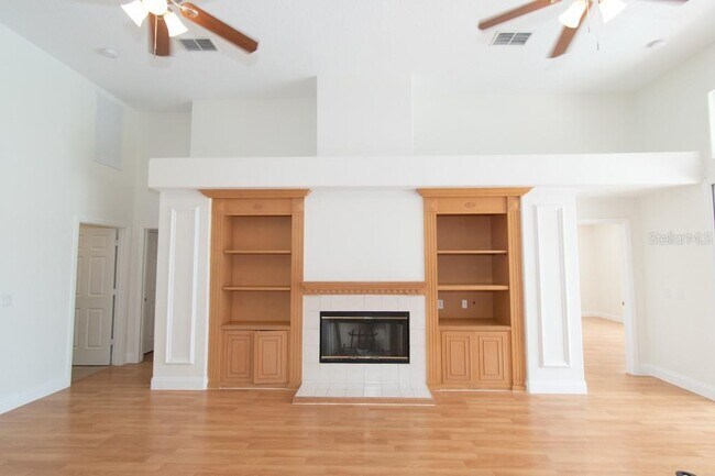 Building Photo - 1707 Golfview Dr