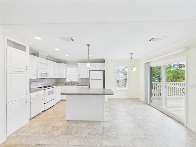 Building Photo - 310 Pineapple St