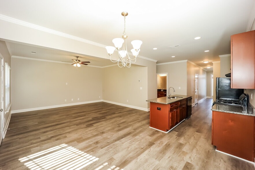 Building Photo - 5179 Howell Ct