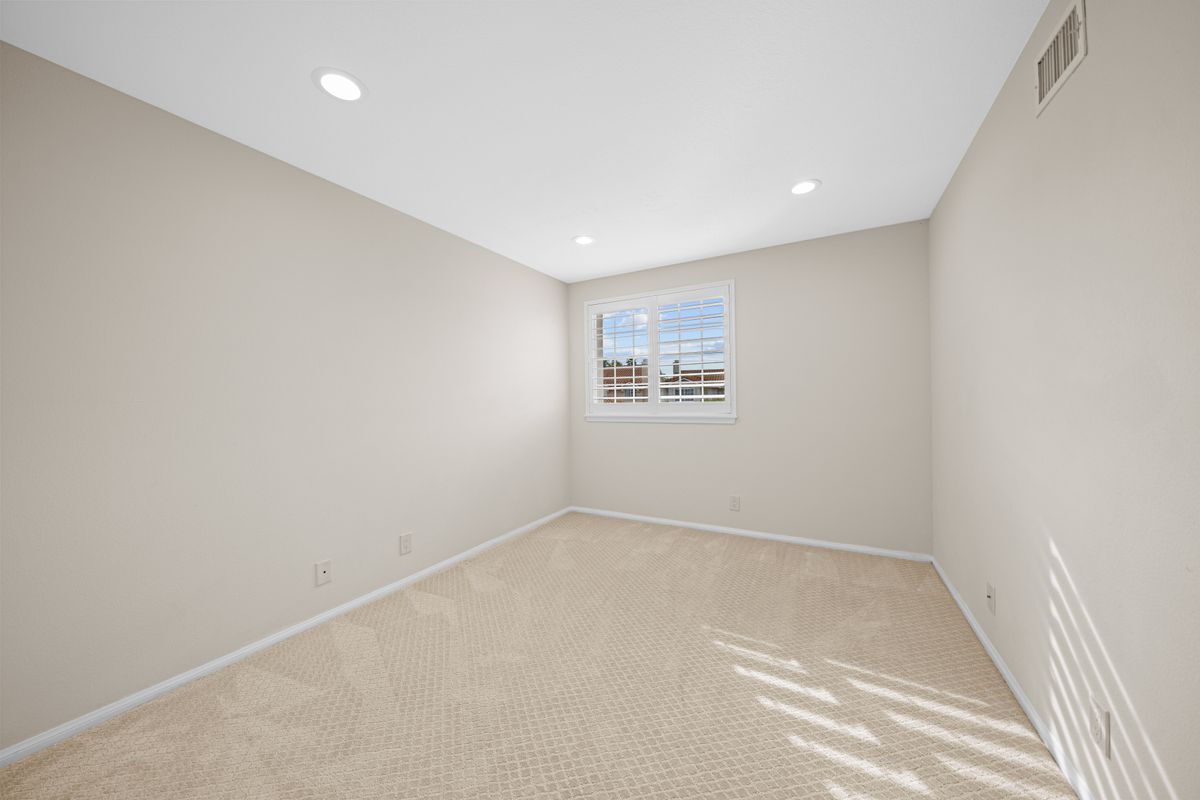 Building Photo - 27752 Agate Canyon Dr
