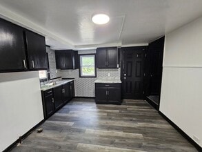 Building Photo - Newly Updated 2 bedroom 1 Bath House for r...