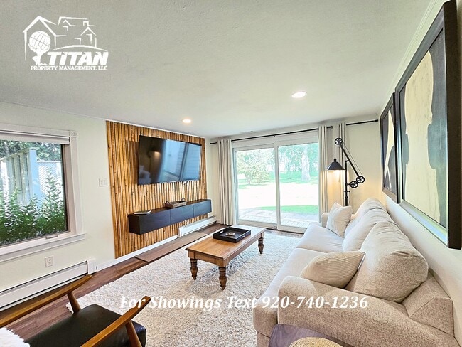 Building Photo - 2303 Lakeside Pl