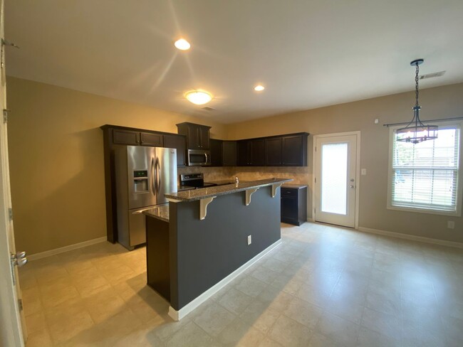 Building Photo - 118 Broomsedge Ln