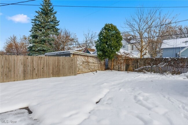 Building Photo - 1323 W 89th St