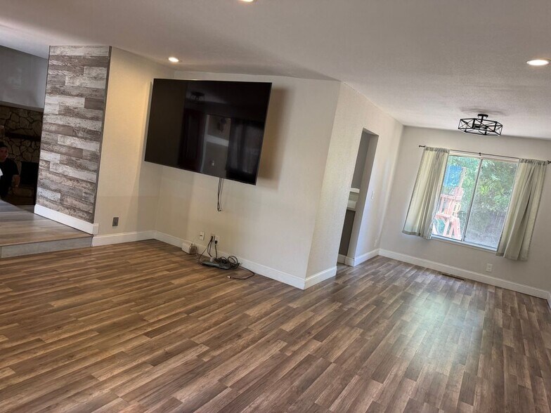 Building Photo - 2672 Kingston Ct