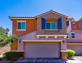 Building Photo - Beautiful 3 Bedroom Townhome With Stunning Mountain Views