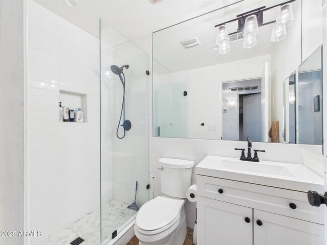 Building Photo - 733 E Cochise Dr