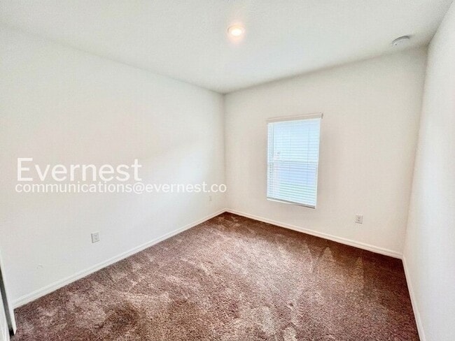 Building Photo - Spacious 5 Bed, 3.5 Bath Home with Fenced Yard and 2-Car Garage | Available Soon!