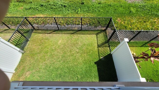 Building Photo - 1175-D