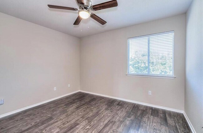 Building Photo - 106 Mertz Ln