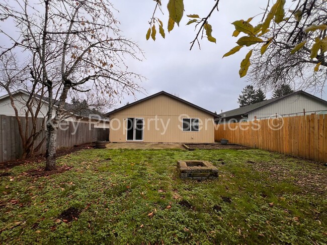 Building Photo - Charming Home in Quiet Image Neighborhood