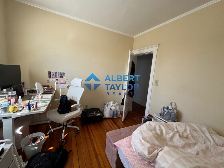 Bedroom 3 - 33 Shannon St