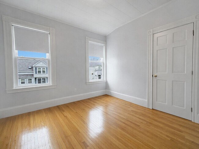 Building Photo - 7 Judson St