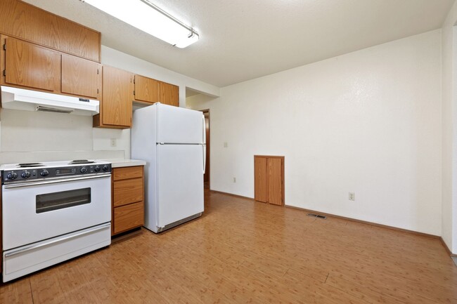 Building Photo - MOVE IN READY! 2 bed 1 bath downtown Olympia!