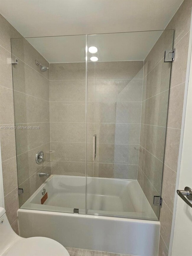 Building Photo - 500 Bayview Dr