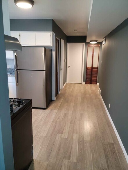 Building Photo - 851 S Addison Rd
