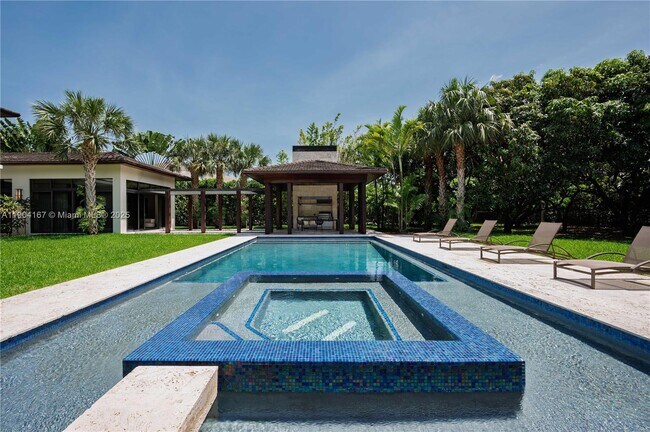 Building Photo - 9000 SW 63rd Ct