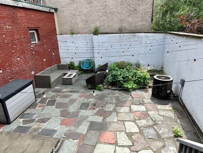 Building Photo - 139 Garden St