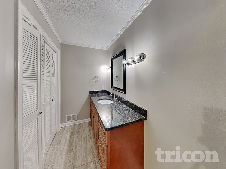 Building Photo - 2855 Dellinger Dr