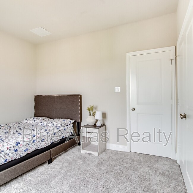 Building Photo - 4001 Bear Creek Ct