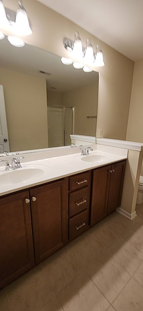 Building Photo - 3 Bedroom - Cary Townhome in Central Location!!! Close to 540 and Research Triangle Park!