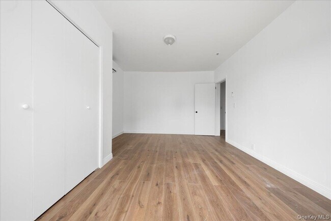 Building Photo - 17 Lamartine Ave