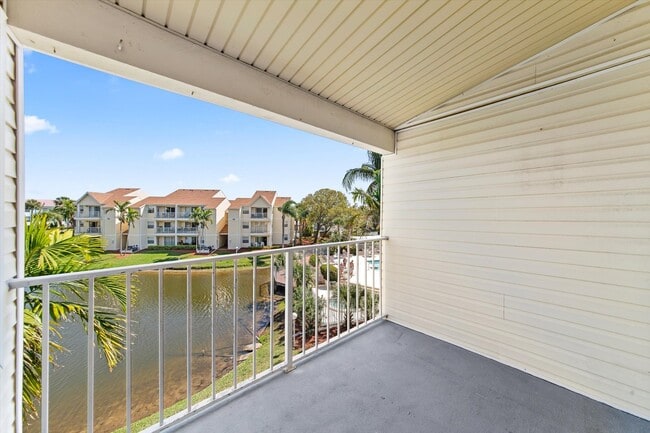 Building Photo - 1951 Island Club Dr